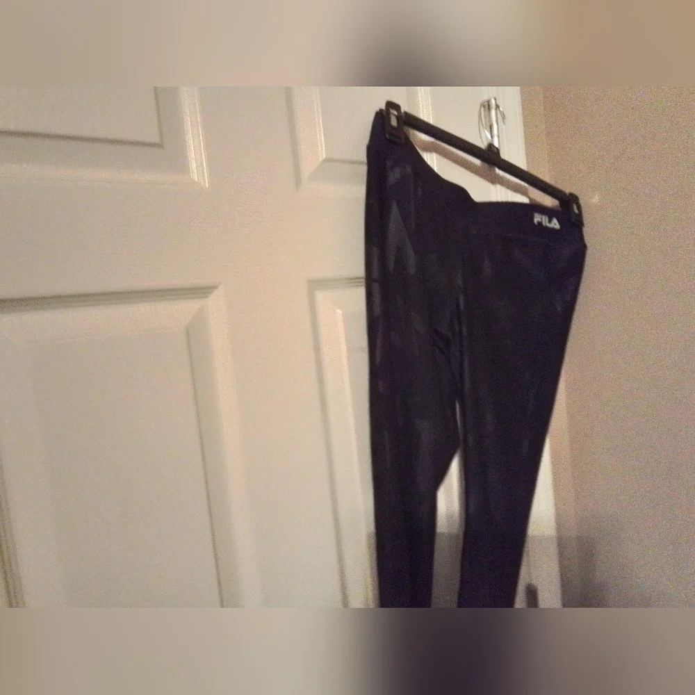 Women's EUC Fila leggings